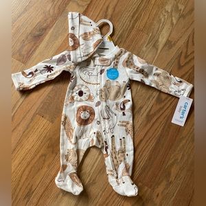 Newborn long sleeve onesie with hat